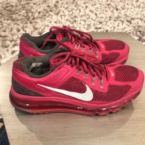 Nike AirMax Women Sz -7